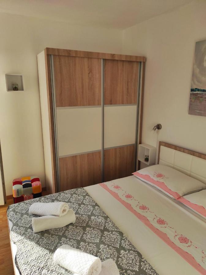 Apartments Pivac - Lokva Rogoznica Ngoại thất bức ảnh