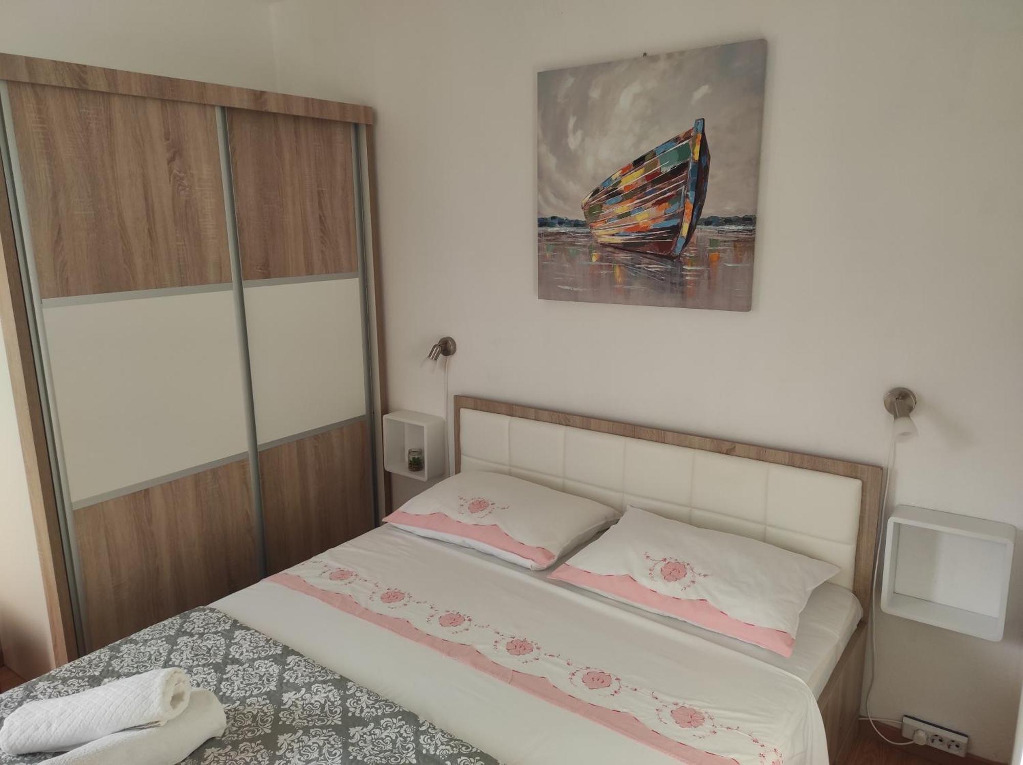 Apartments Pivac - Lokva Rogoznica Phòng bức ảnh