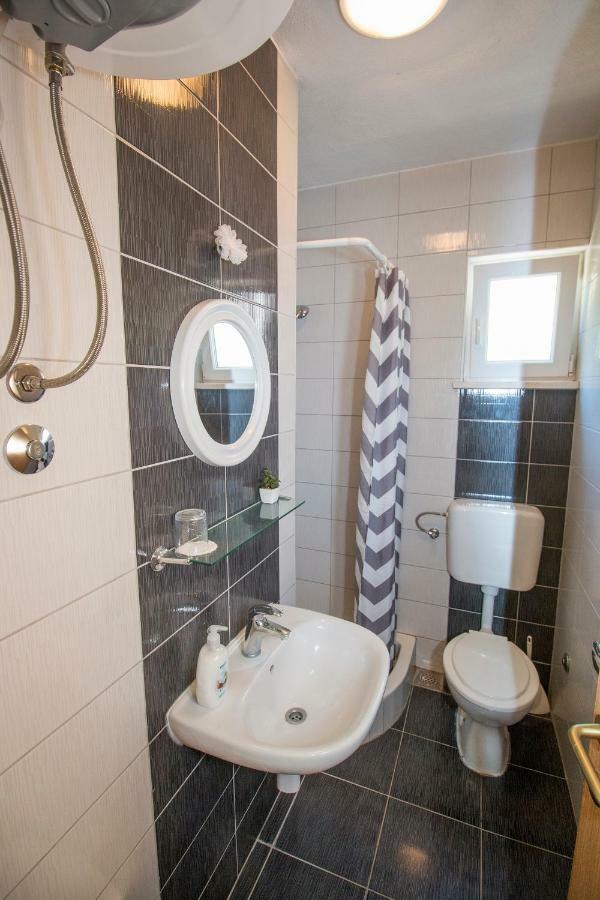 Apartments Pivac - Lokva Rogoznica Ngoại thất bức ảnh